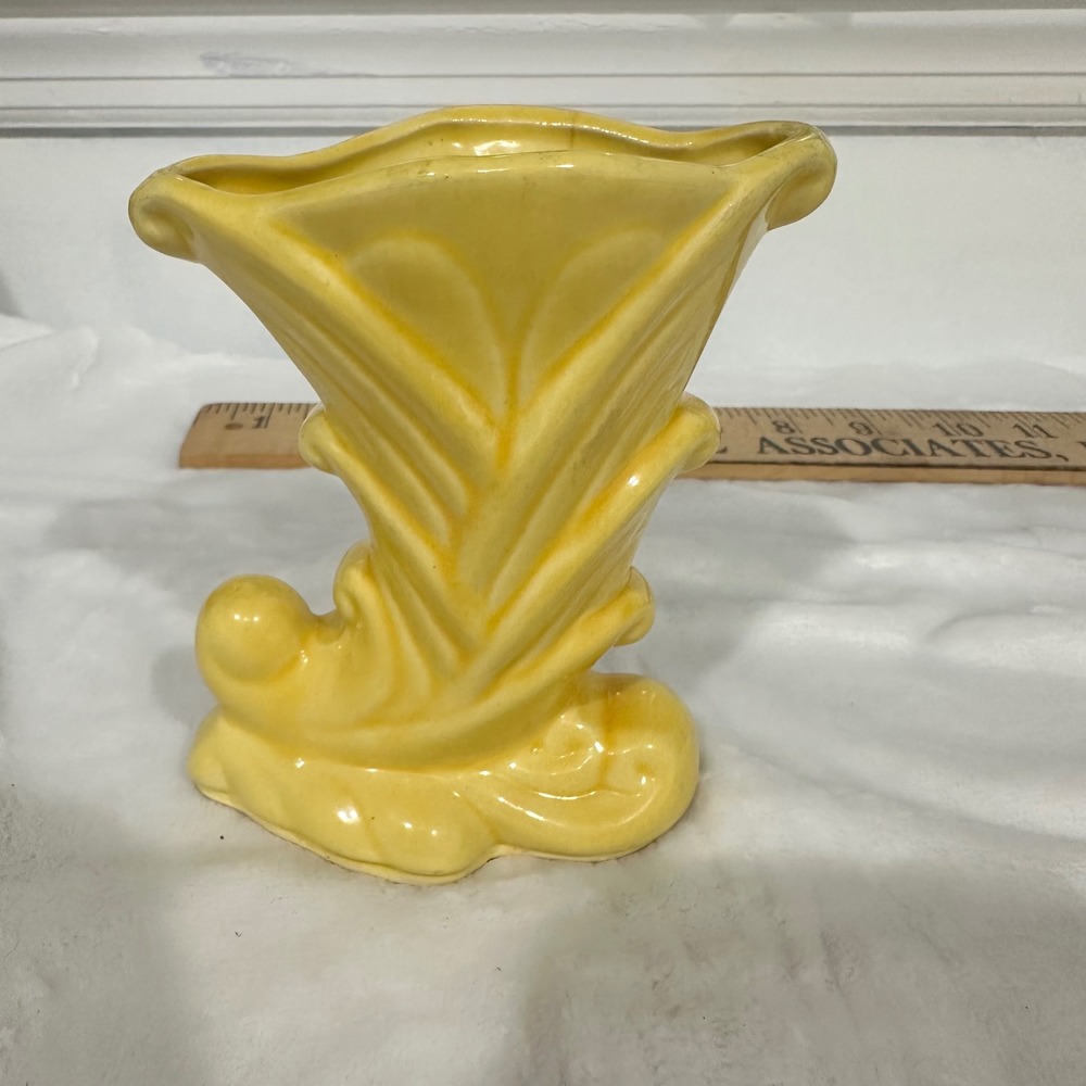 Vintage USA Pottery Yellow Cornucopia Vase 835 Art Deco Mid Century Modern 5.5in